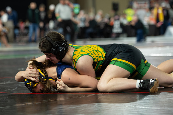 Laura Calzolari (Aberdeen (Girls)) defeated Vera Pope (Tumwater)-044